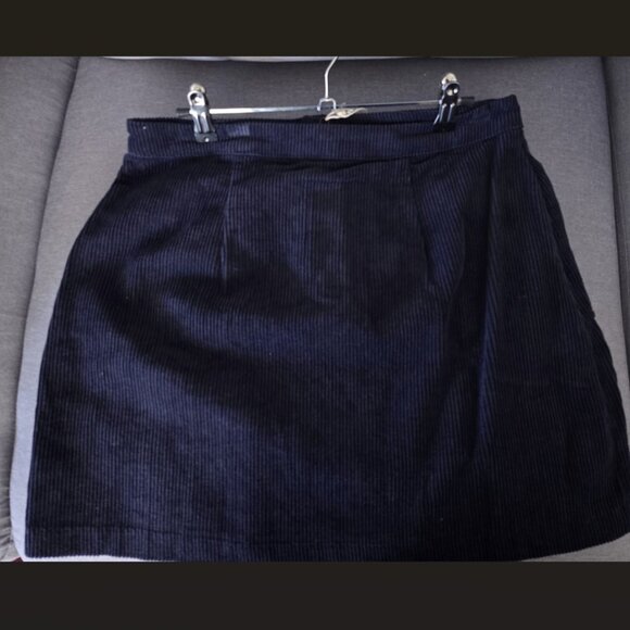 BLU PEPPER Corduroy Mini Skirt With Front Pockets - Picture 3 of 3